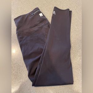 Vuori black leggings women’s large